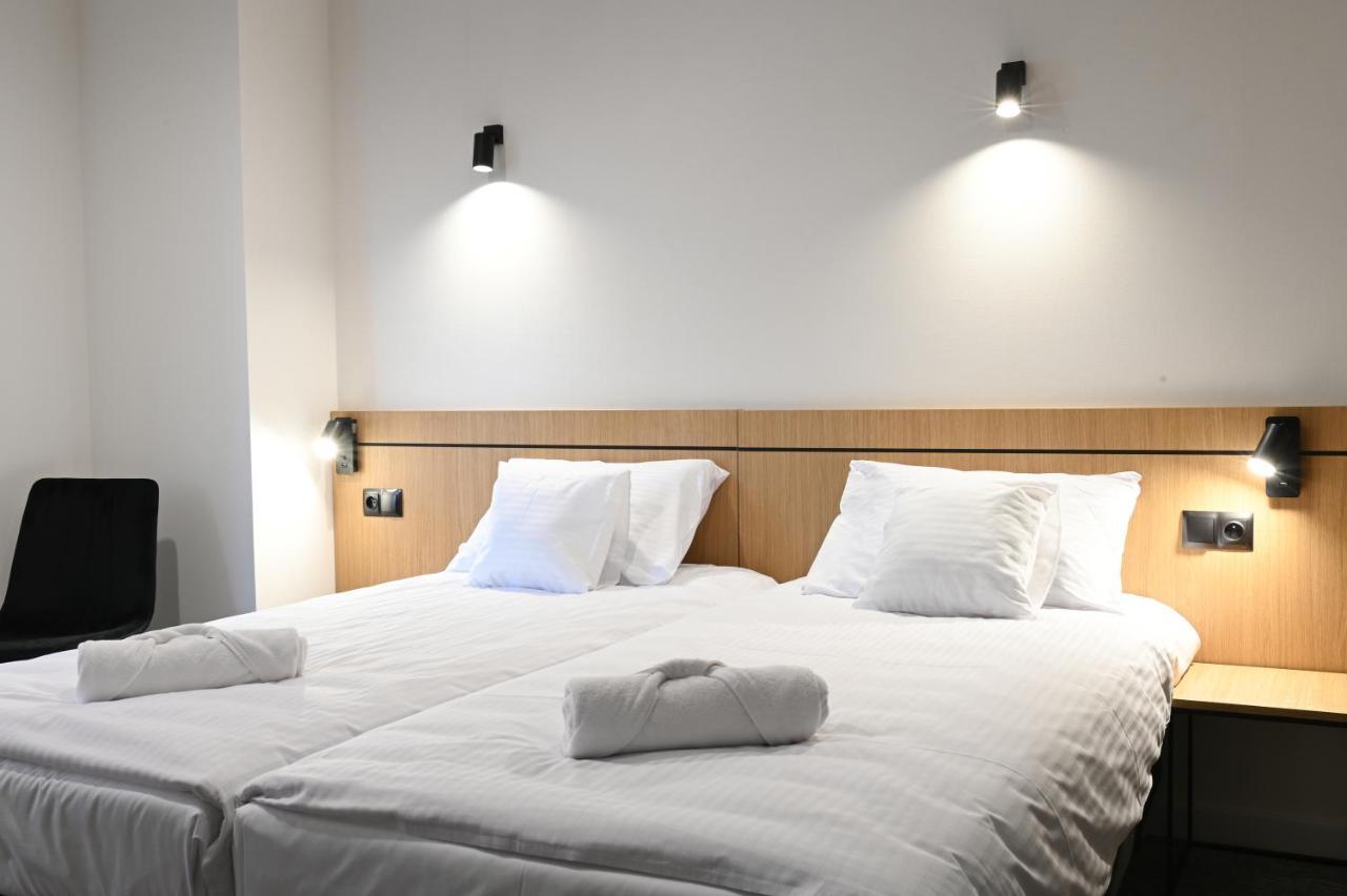 Hotel Parrot Рашин Екстериор снимка