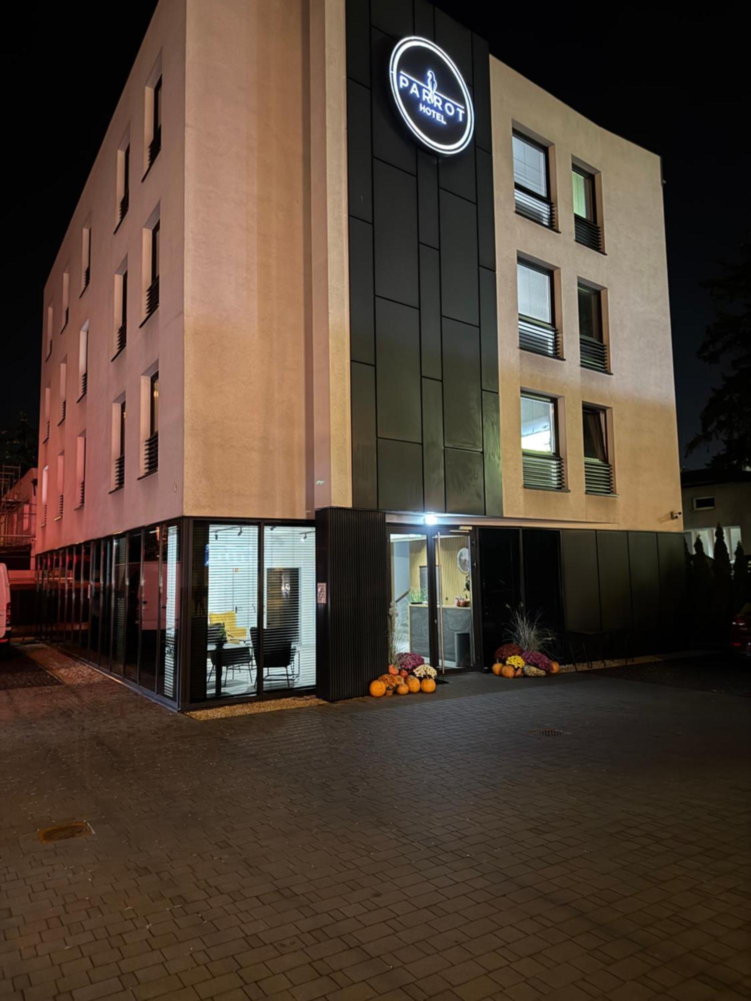 Hotel Parrot Рашин Екстериор снимка